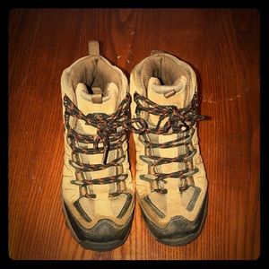Boy’s Hiking Boots Size 4